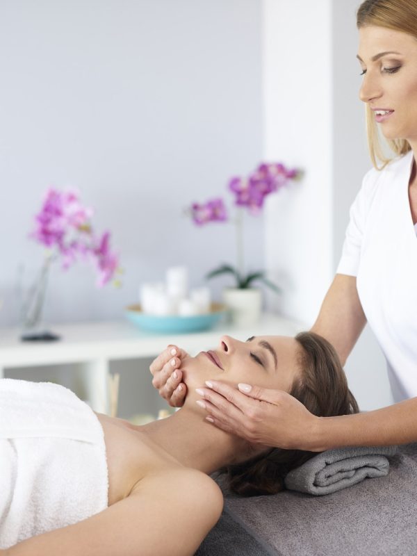 Beautifl woman during facial masagge