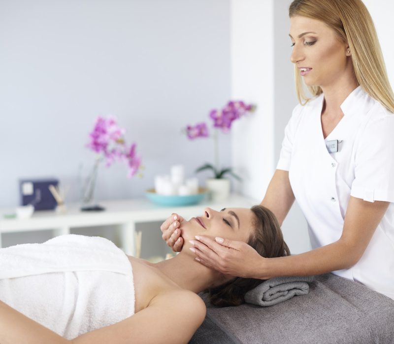 Beautifl woman during facial masagge