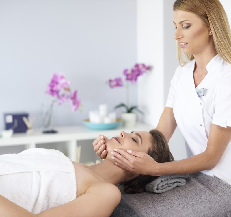 Beautifl woman during facial masagge