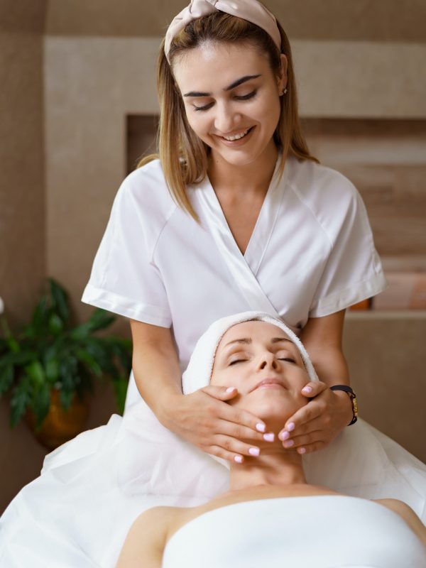 Facial massage beauty treatment