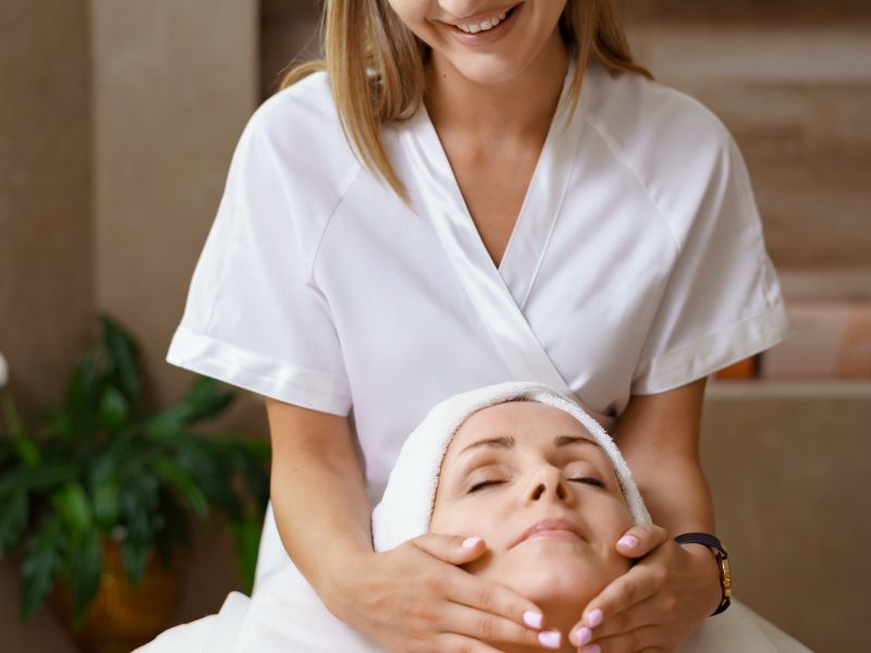 Facial massage beauty treatment